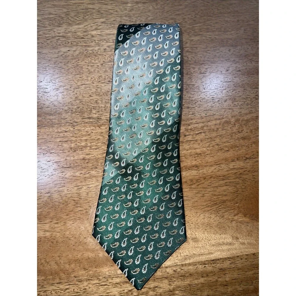 Vintage Secundum Artem Green Paisley 100% Polyester Classic Mens Tie Made In USA